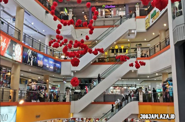 Solo Grand Mall, Pusat Perbelanjaan Modern Terbesar di Solo yang Wajib Kamu Kunjungi!